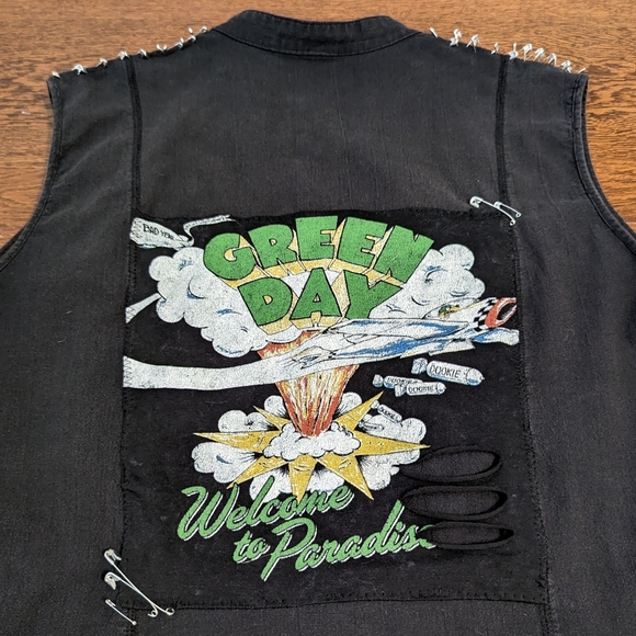 Green Day sleeveless button up top - Picture 3 of 6